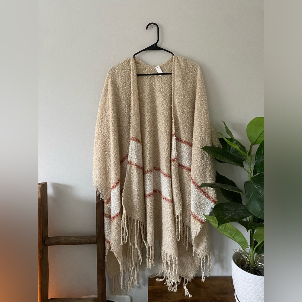 NWT Cream Tan Pink White Saddle Striped Fringe Hem Popcorn Shawl Poncho